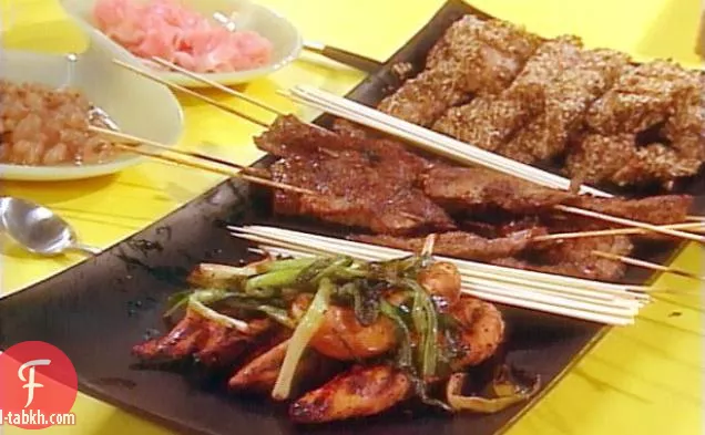 حفلة شواء على الطريقة اليابانية: دجاج ياكيتوري، لحم البقر مع الزنجبيل وفول الصويا، 5 بهارات والسمسم المحمر أهي