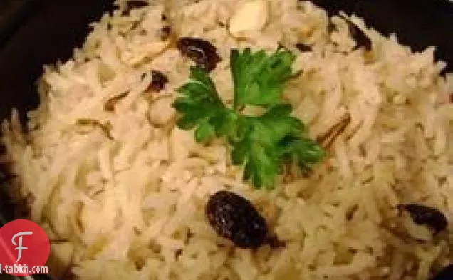 الأرز باللوز والزبيب