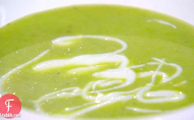 حساء البازلاء الخضراء