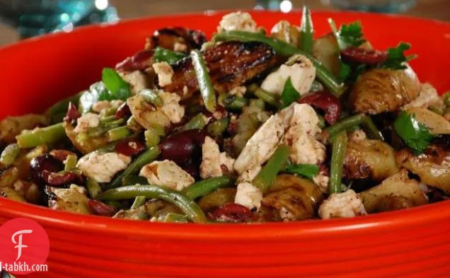 سلطة بطاطس مشوية مع جبنة الفيتا والفاصوليا الخضراء والزيتون