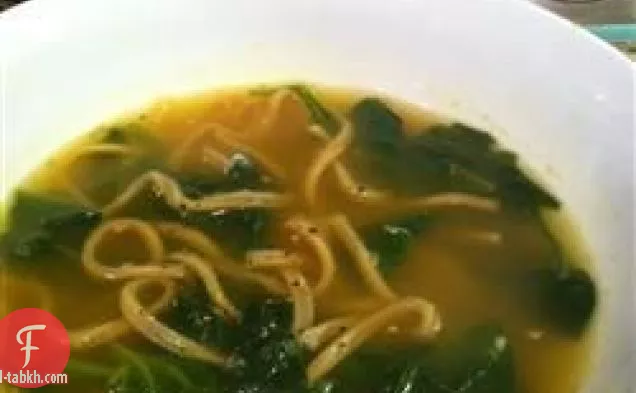 شوربة السبانخ بالثوم