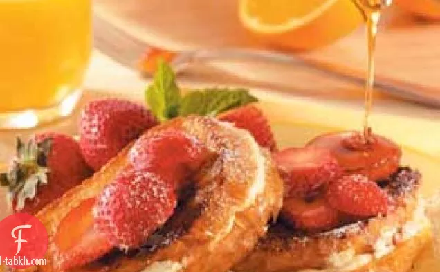 خبز محمص بالجبنة والفراولة