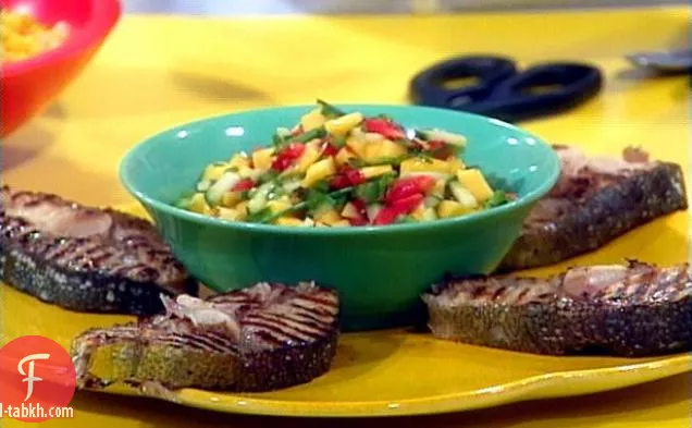 ماهي ماهي شرائح اللحم مع السالسا المانجو والكاري الكسكس
