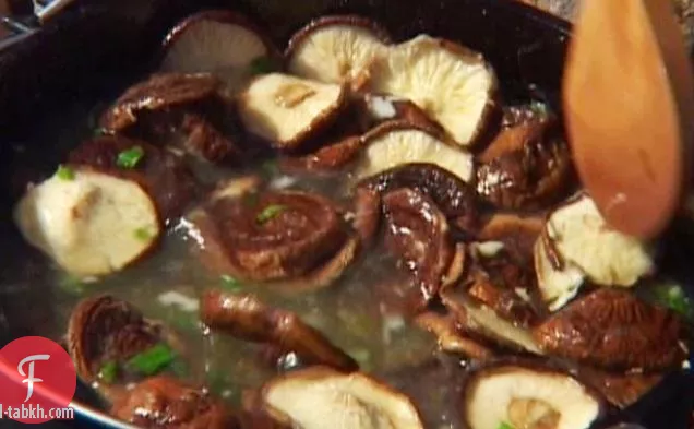 شوربة فطر شيتاكي وميسو الشهية