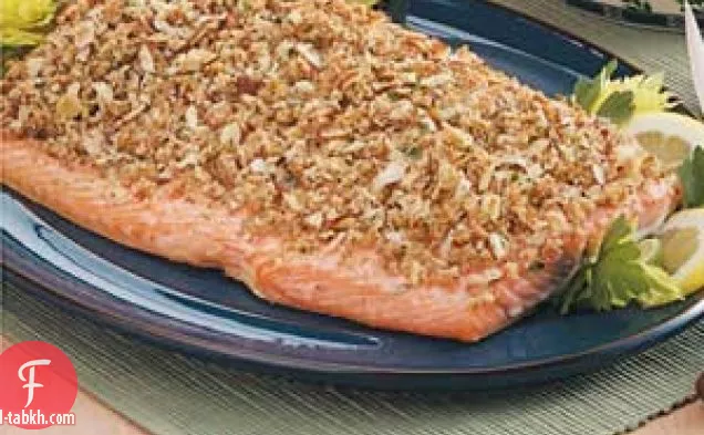 سمك السلمون المخبوز مع فتات الخبز