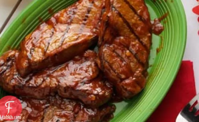 شرائح اللحم المزججة بالفلفل الحار والبيرة