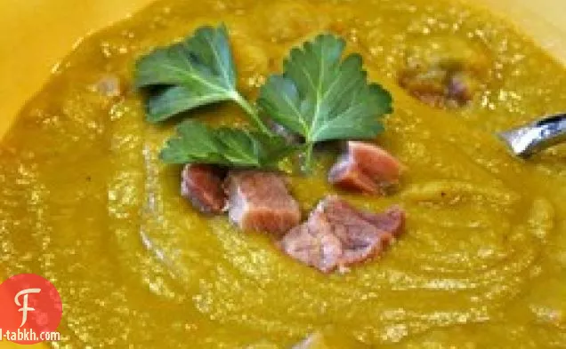 شوربة الديك الرومي المدخن مع البازلاء المنقسمة