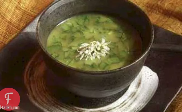 شوربة الهليون مع الثوم البري