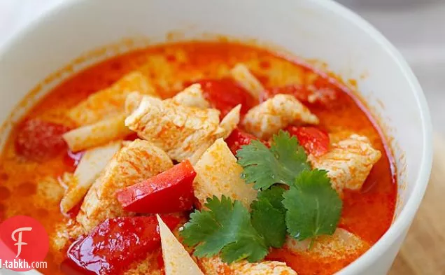 كاري الدجاج التايلاندي مع براعم الخيزران