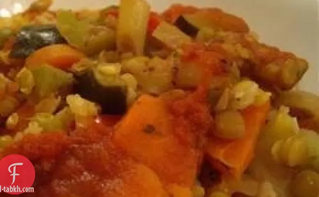 أرز العدس والخضار المخبوزة