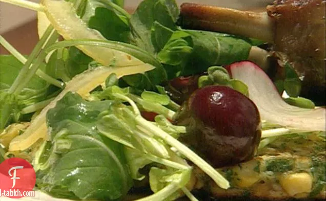 سلطة الكرز وبراعم البازلاء الثلجية
