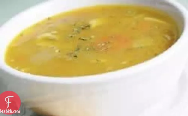 شوربة الدجاج والخضار مع المعكرونة