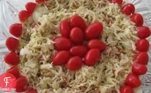 سلطة الكرنب الأحمر والأبيض والأزرق