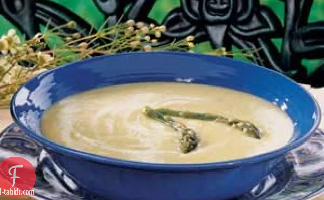 شوربة الهليون والجبن البري