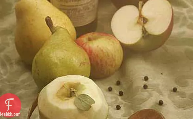 فطائر البطاطس مع مربى التفاح والبصل وكريم الفجل الطازج