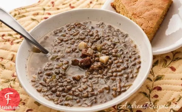 شوربة لحم الخنزير والعدس