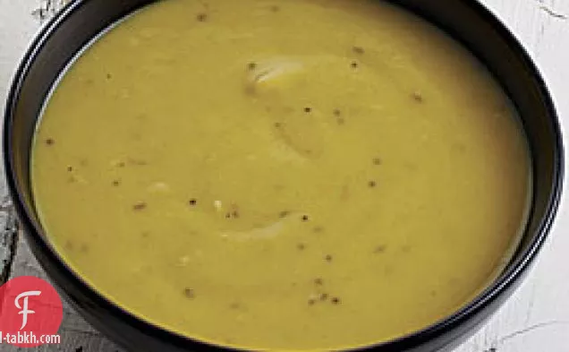 شوربة الجزر الأبيض والكراث مع بذور الكمون والخردل