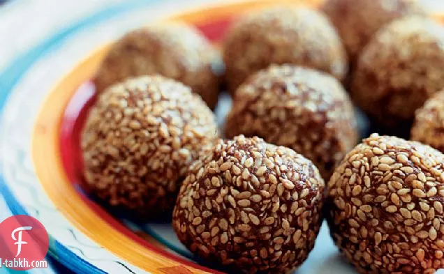 كروكيت البطاطا الحلوة المغلفة بالسمسم