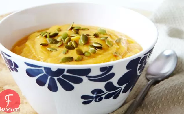 البطاطا الحلوة وحساء البازلاء الصفراء