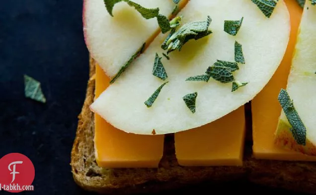 ساندويتش الجبن المشوي مع التفاح + حكيم