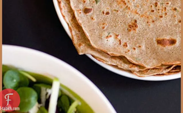 جاليتس عشب الحنطة السوداء وسلطتها المختلطة