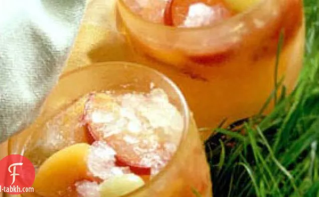 أكواب الفاكهة الجليدية مع عصير الليمون