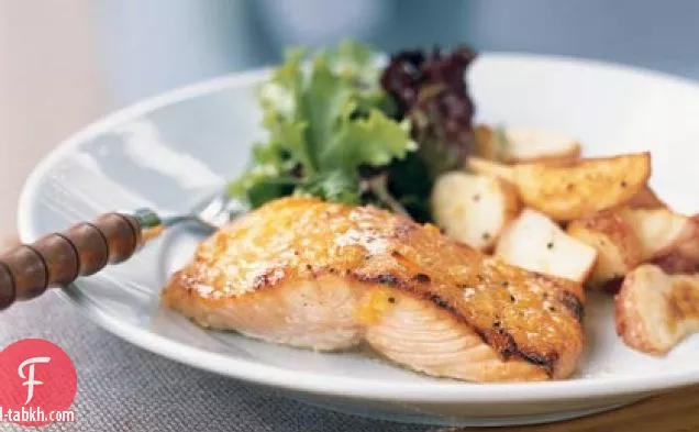 سمك السلمون المشوي مع مربى البرتقال-ديجون الصقيل