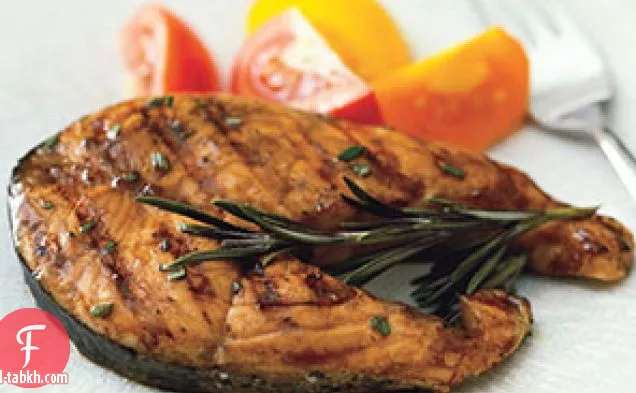 شريحة لحم السلمون مع الصقيل البرتقالي البلسمي