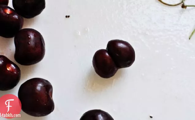 الكرز الطازج والكينوا البقان