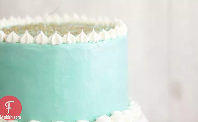 كعكة طبقة الكرز والفانيليا