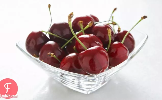 موس جوز الهند مع الكرز المنقوع بالروم