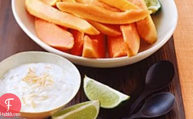 البابايا الطازجة مع زبادي جوز الهند والليمون