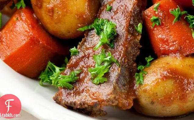 صدر الحيوان بطيئة المطبوخة في القهوة والسكر البني