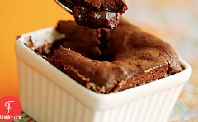 سوفل الشوكولاته الداكنة Cakes الكعك مع صلصة اسبريسو الشوكولاته