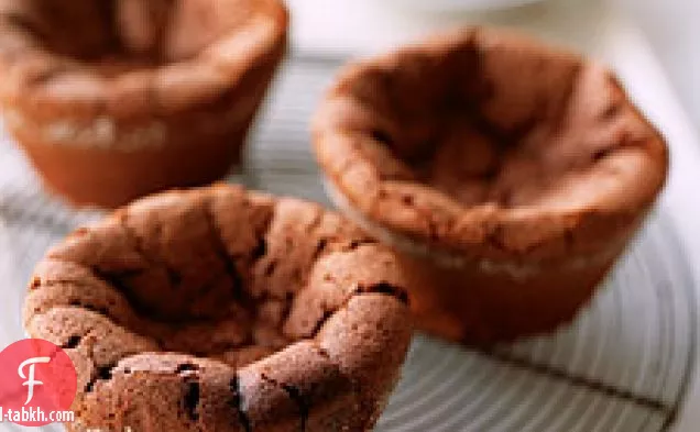 كعك الشوكولاتة الغارقة مع آيس كريم القهوة