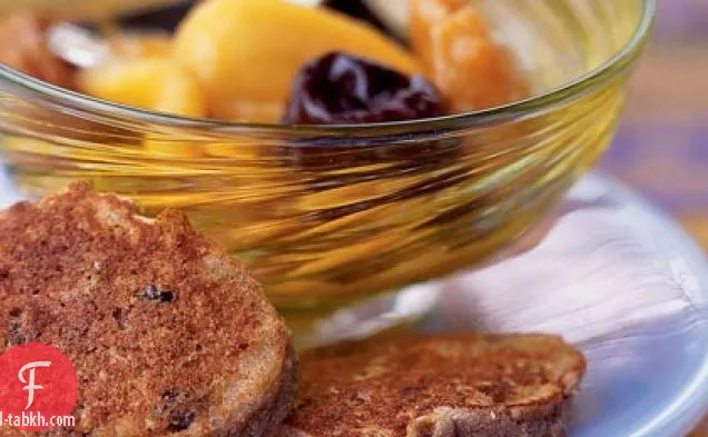 عيد الفصح كرمسلاخ مع كومبوت الفاكهة المختلطة