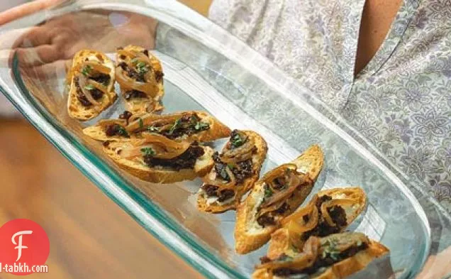 كروستيني مع جورجونزولا والبصل بالكراميل ومربى التين
