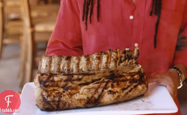 ضلع لحم الخنزير المشوي مع هريس البصل الحلو والمريمية المقرمشة