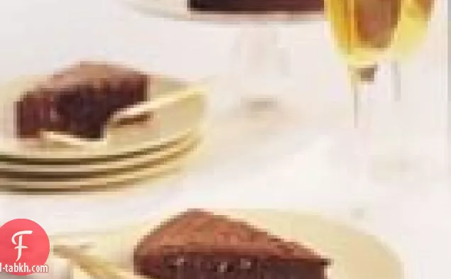 كعكة موكا مع صلصة الكراميل متبل