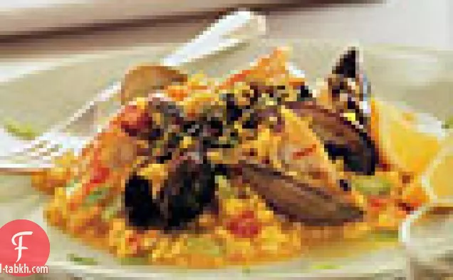 بلح البحر والمحار والروبيان مع أكلة الزعفران ومذاق الزيتون الأخضر