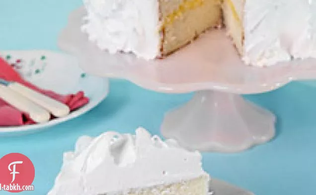 كعكة طبقة بيضاء مع حشوة الليمون الرائب
