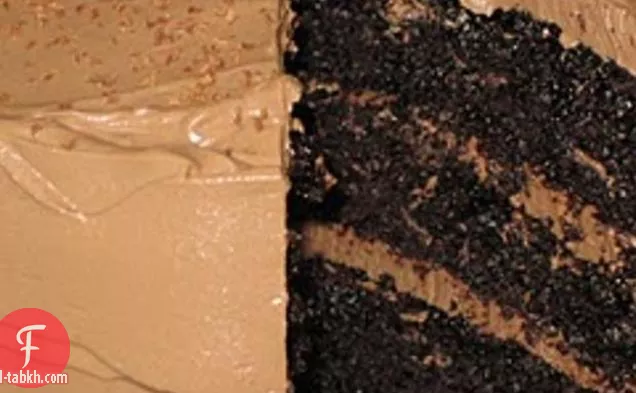 كعكة كريم الشوكولاتة ثلاثية الطبقات