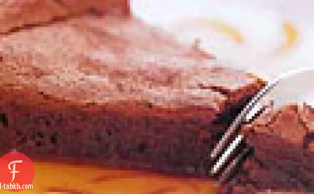كعكة مع صلصة الكراميل البرتقال