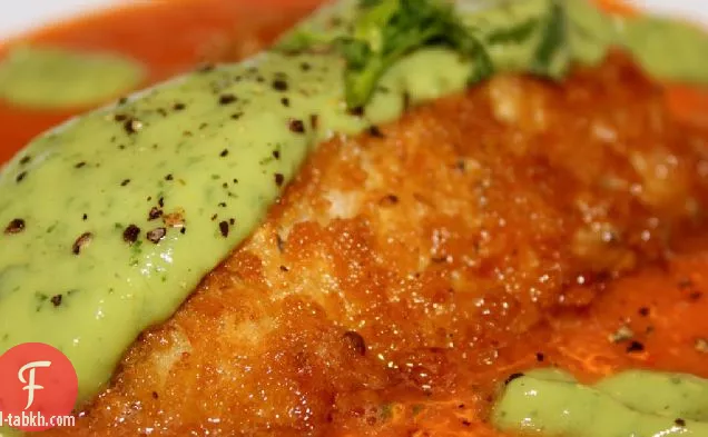 بانكو-سمك النهاش الأحمر مع صلصة كريم الأفوكادو