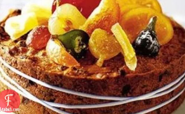 كعكة عيد الميلاد مع الشوكولاته في ذلك