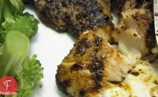 البلطي المشوي مع صلصة الخوخ