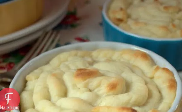 فطيرة الراعي الضأن مع قشرة البطاطس المهروسة بالثوم