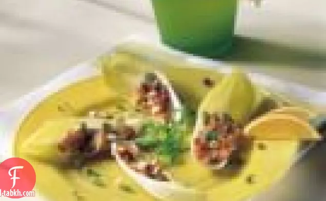 سمك السلمون المرقط المدخن في الرماح الهندباء