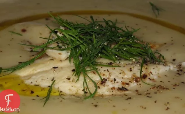حساء البطاطا المبردة مع سمك السلمون المرقط المدخن