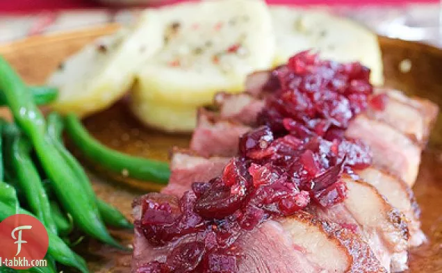 مينغ تساي محروق بطة الثدي مع الحلو والحامض التوت البري الفصل